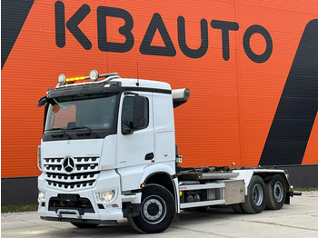 Hákový nosič kontejnerů MERCEDES-BENZ Arocs 2551