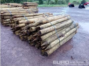 Zemědělská technika Bundle of Timber Posts (2 of): obrázek 1