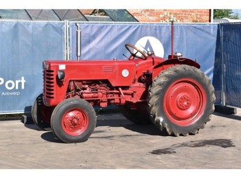 Obkročný traktor International B250: obrázek 1