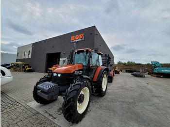 Traktor New Holland TS100: obrázek 1