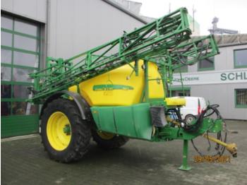 Tažený postřikovač John Deere 740