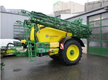 Tažený postřikovač John Deere M740I