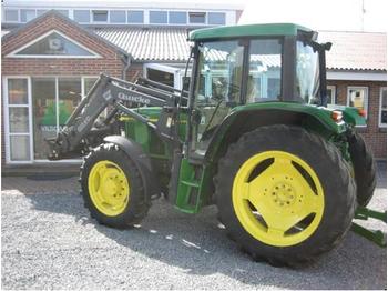 JOHN DEERE 6310 - Traktor