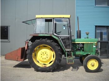 John Deere 2130 - Traktor