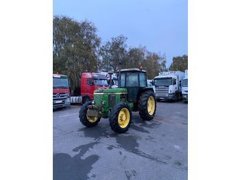 Zemědělský traktor JOHN DEERE 3040