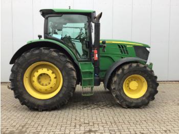 Zemědělský traktor John Deere 6210R