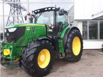 Zemědělský traktor John Deere 6210 r