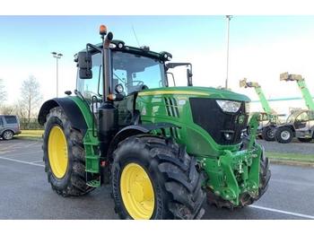 Zemědělský traktor John Deere 6215R