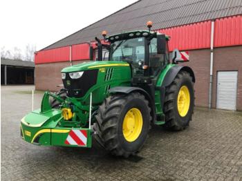 Zemědělský traktor John Deere 6215R