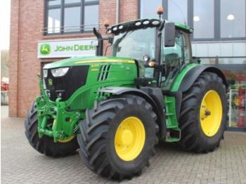 Zemědělský traktor John Deere 6215 R