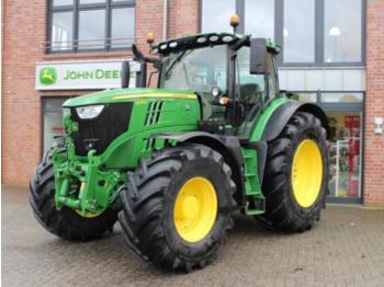 Zemědělský traktor John Deere 6215 R