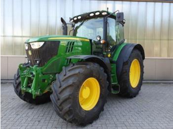 Zemědělský traktor John Deere 6215r