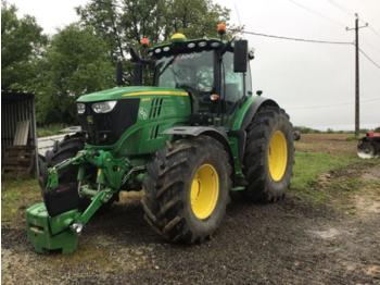 Zemědělský traktor John Deere 6215r
