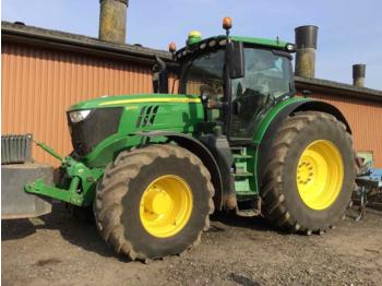 Zemědělský traktor John Deere 6215r