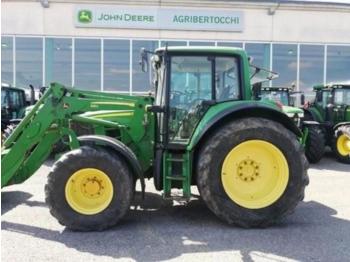Zemědělský traktor John Deere 6430