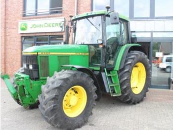 Zemědělský traktor John Deere 6506