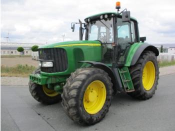 Zemědělský traktor John Deere 6920