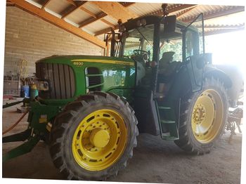 Zemědělský traktor John Deere 6930