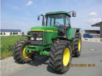 Zemědělský traktor John Deere 7710