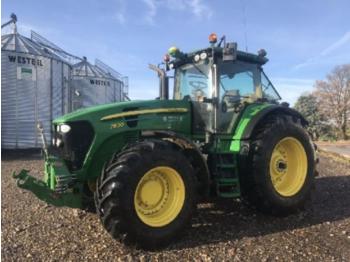 Zemědělský traktor John Deere 7930