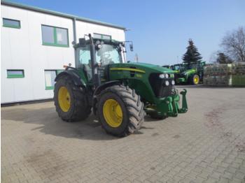 Zemědělský traktor John Deere 7930