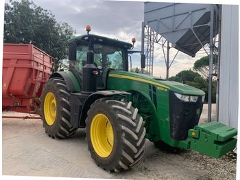 Zemědělský traktor John Deere 8320R