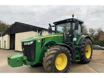 Zemědělský traktor John Deere 8320R