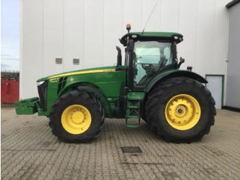 Zemědělský traktor John Deere 8360R