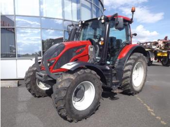 Zemědělský traktor Valtra n104