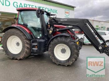 Zemědělský traktor Valtra n 174 direct