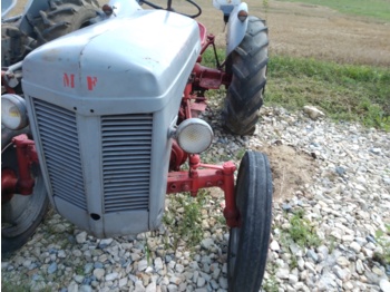 Traktor massey-ferguson MF30: obrázek 1