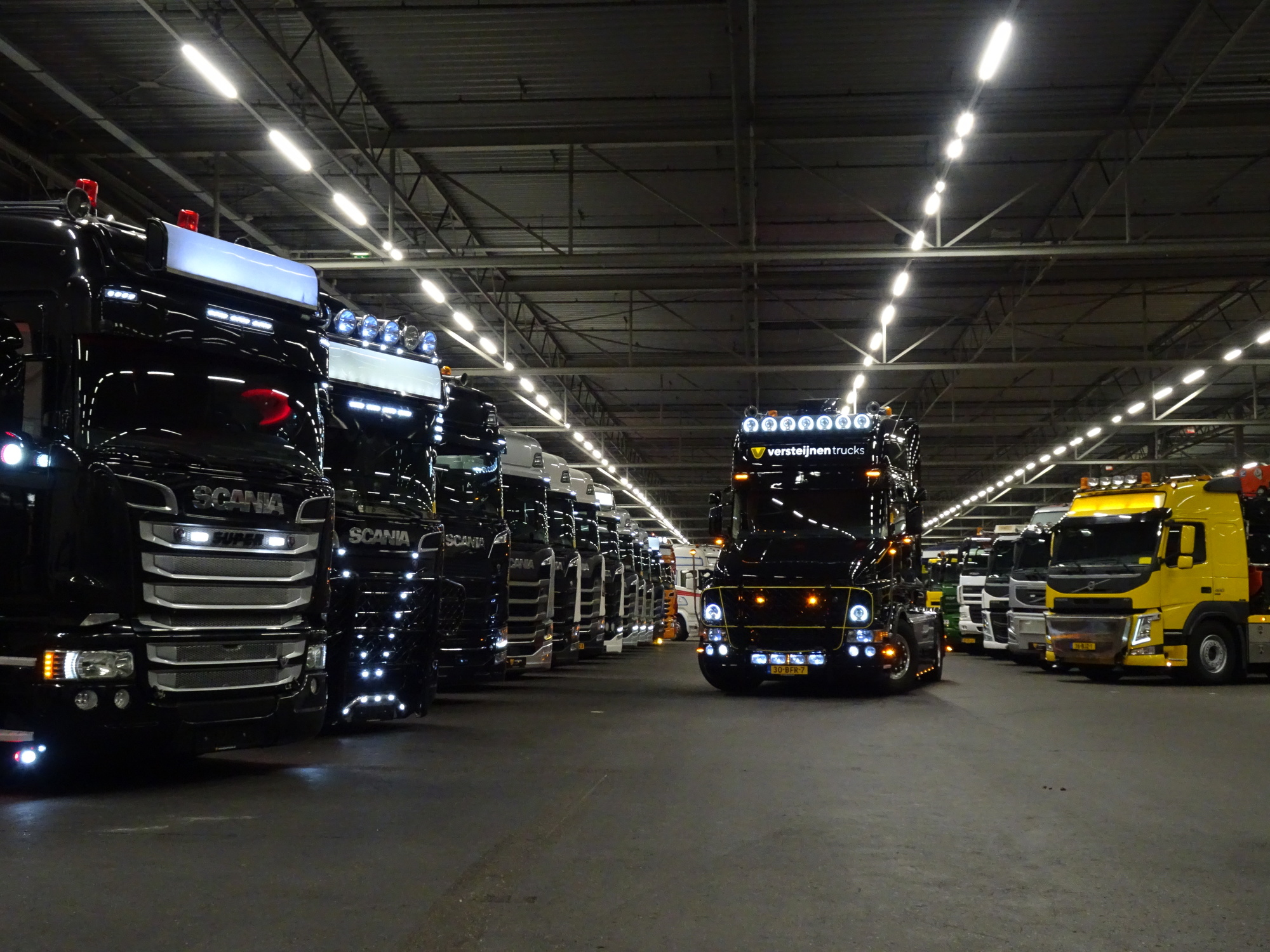 Versteijnen Trucks B.V. - Nákladní auta undefined: obrázek 1