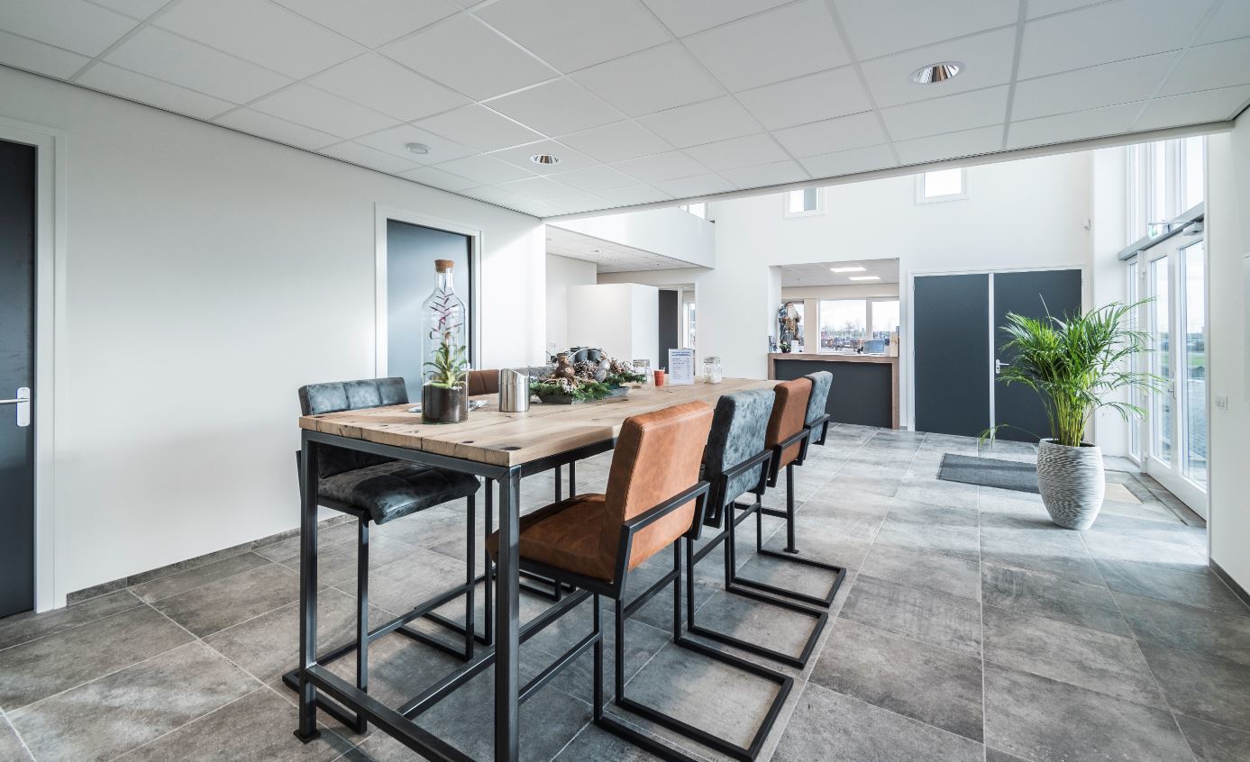 Louis Boon Trucks & Trailers BV - inzeráty o prodeji undefined: obrázek 1