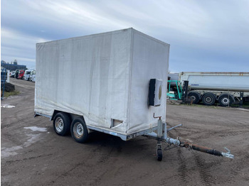 Plachtový přívěs