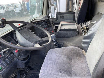 Interior photo 1: Hákový nosič kontejnerů Volvo FL10