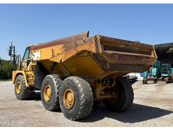 Kloubový sklápěč CATERPILLAR 730