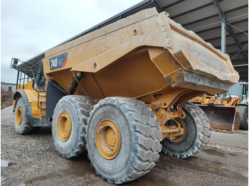 Kloubový sklápěč CATERPILLAR 740