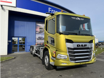 Hákový nosič kontejnerů DAF XD 450