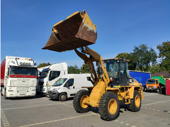 Kolový nakladač CATERPILLAR 914