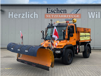 Vozidlo pro zimní údržbu UNIMOG U500