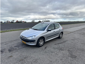 Osobní auto PEUGEOT