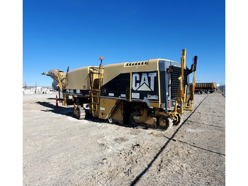 Silniční fréza CATERPILLAR