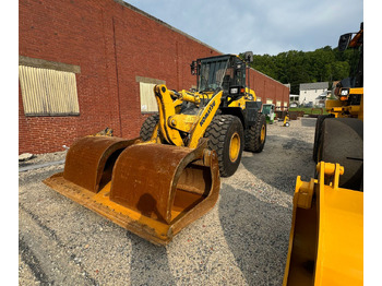 Kolový nakladač KOMATSU WA320-8