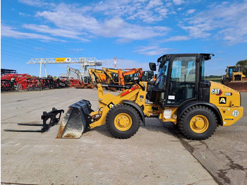 Kolový nakladač CATERPILLAR 906