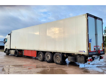 Tahač Volvo FH460 + refrigerated semi-trailer: obrázek 4