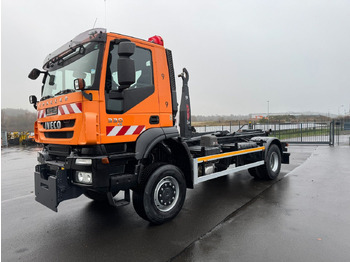 Hákový nosič kontejnerů IVECO Trakker