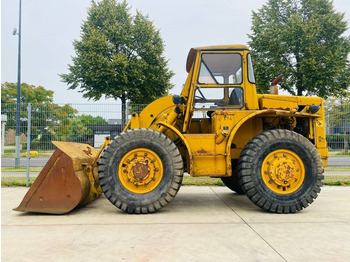 Kolový nakladač CATERPILLAR