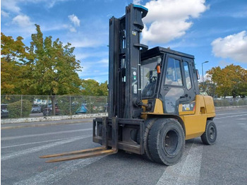 Plynový vysokozdvižný vozík CATERPILLAR GP