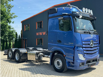 Podvozek s kabinou MERCEDES-BENZ Actros