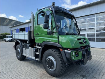 Sklápěč UNIMOG